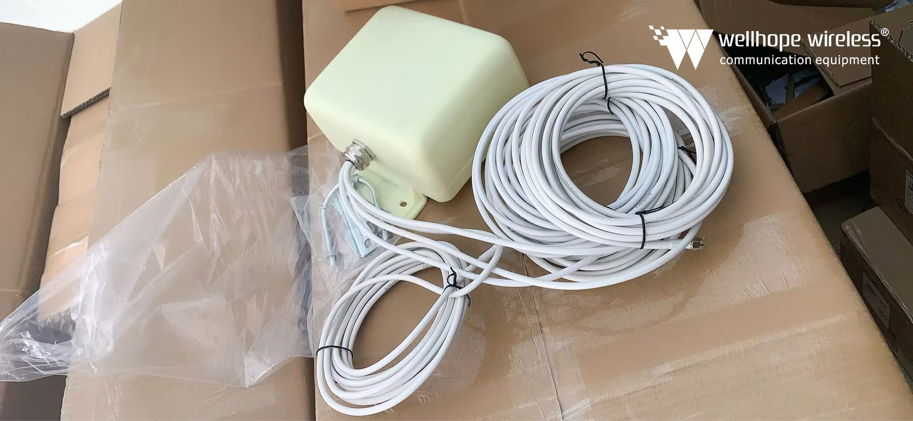 2024-9-3 5G 600-6000MHz omni patch antenna WH-5G-PX4 100PCS on ship 